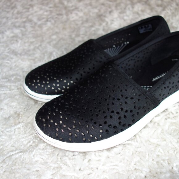 Clarks Cloudsteppers Breeze Emily Slip-On Update your casual wardrobe with the C - Picture 6 of 7